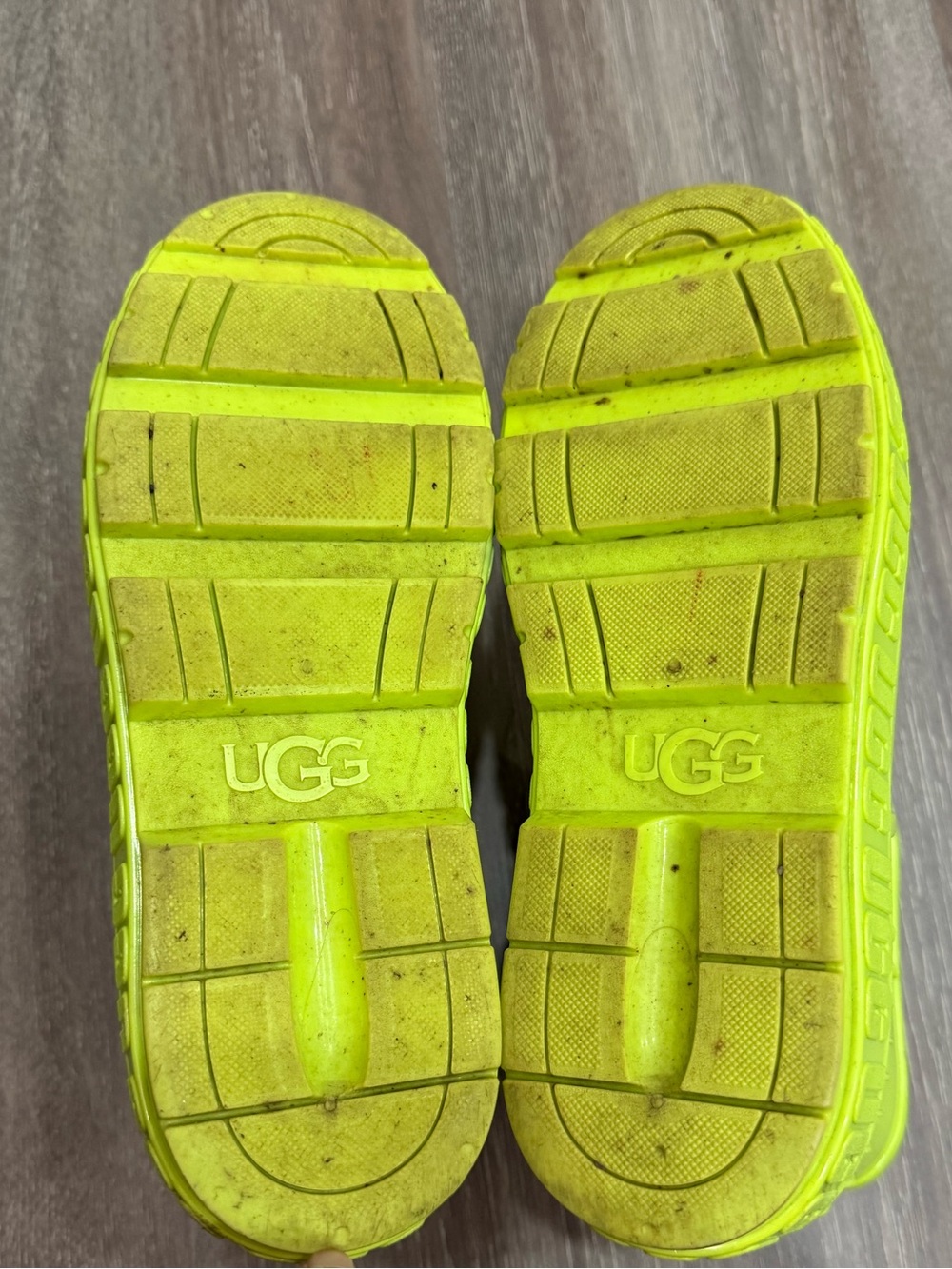 UGG’s Neon Green Waterproof Rain Boots - Picture 10 of 12